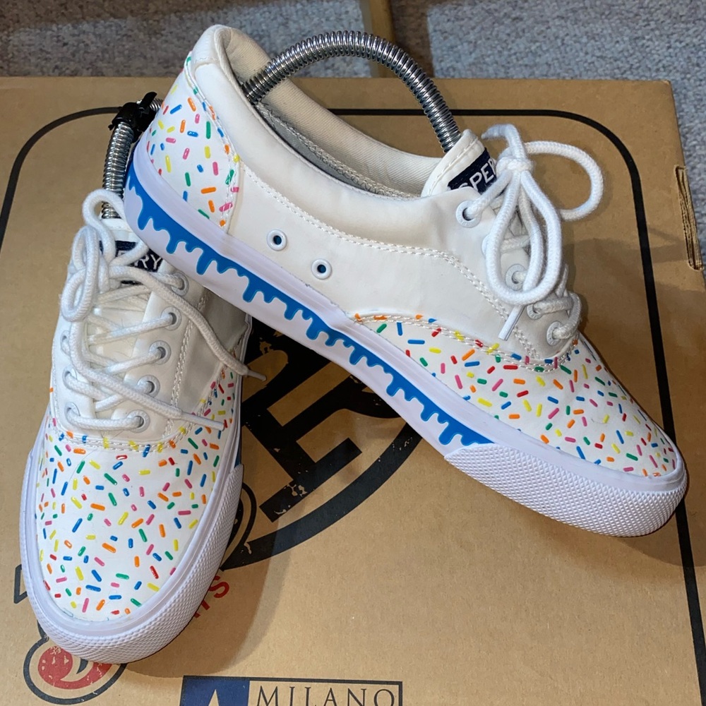 Sperry Men’s Striper II CVO Rainbow Sprinkles Sneaker